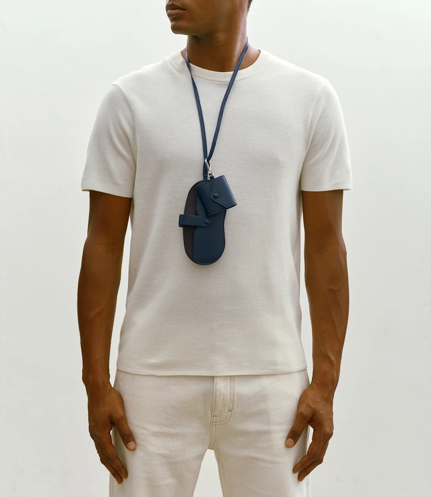 Airpods Case Buttery Nappa Sapphire - Image 5