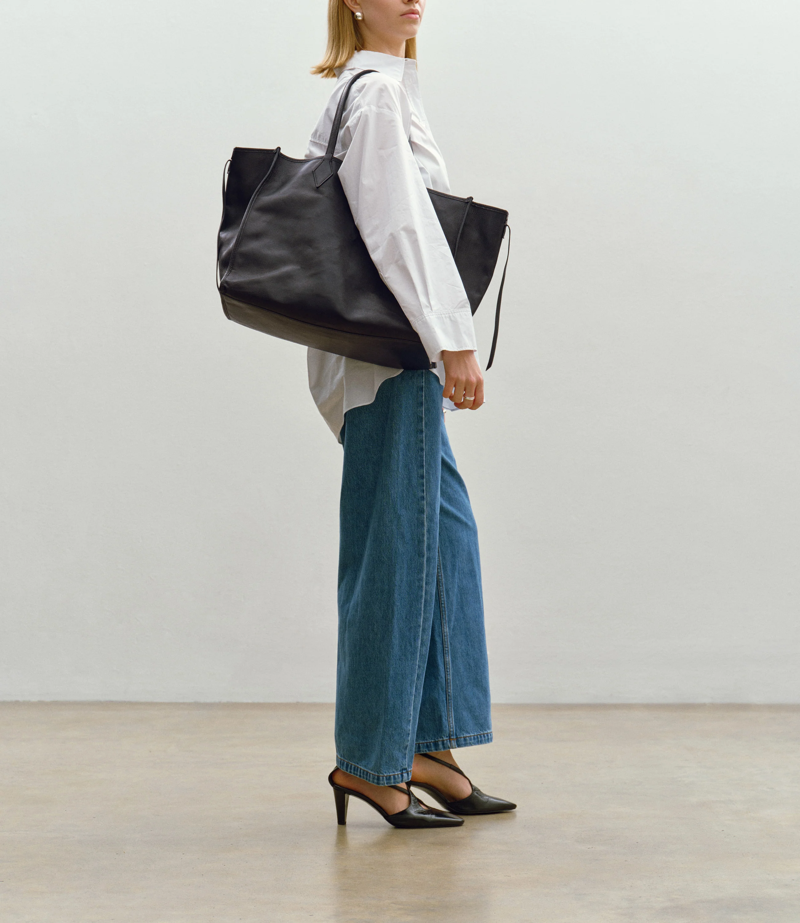 Chameleon 41 Marianne Black - Image 4