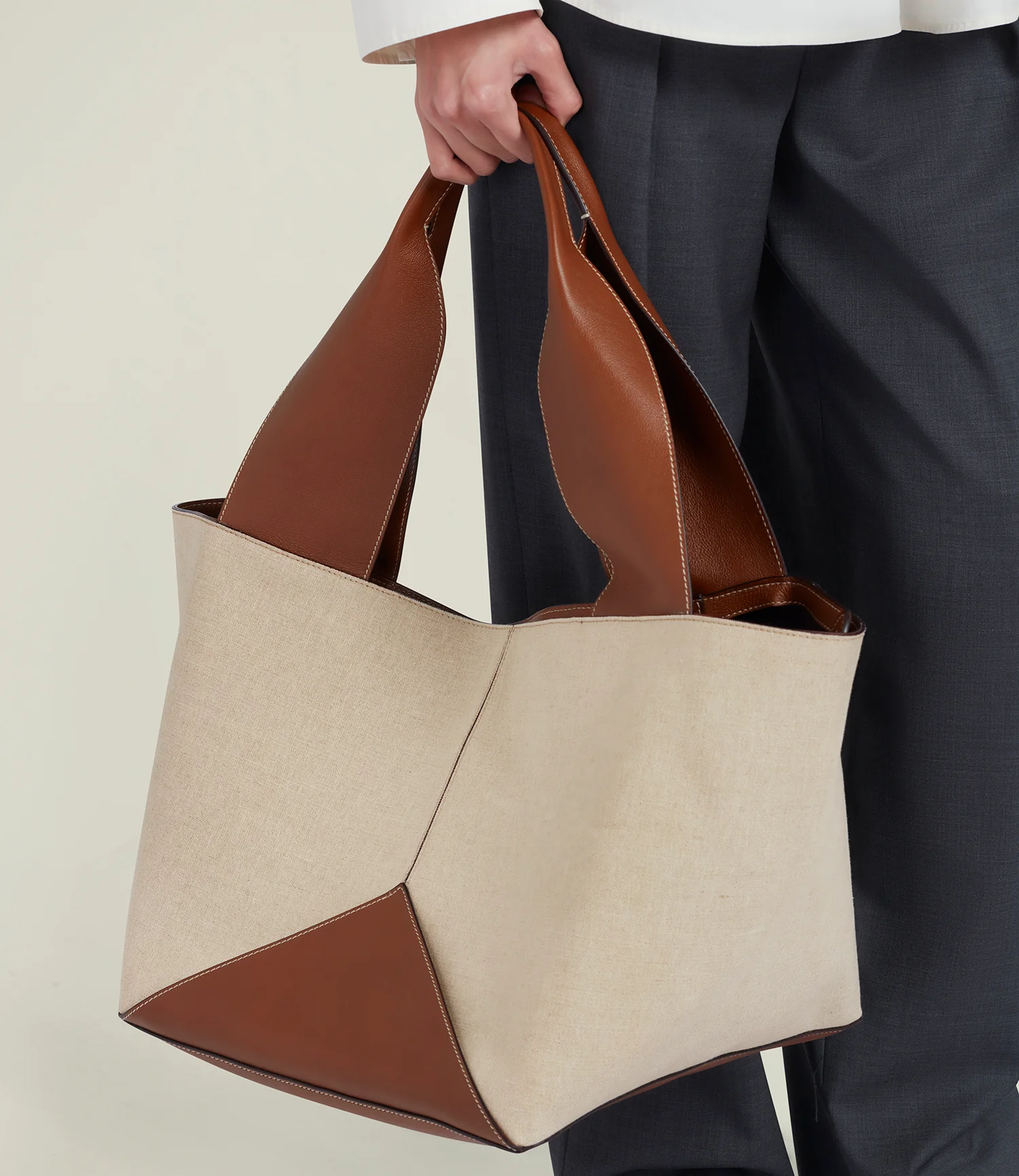 Market Weekend Bag Natural Linen With Buffalo Cognac - Image 4