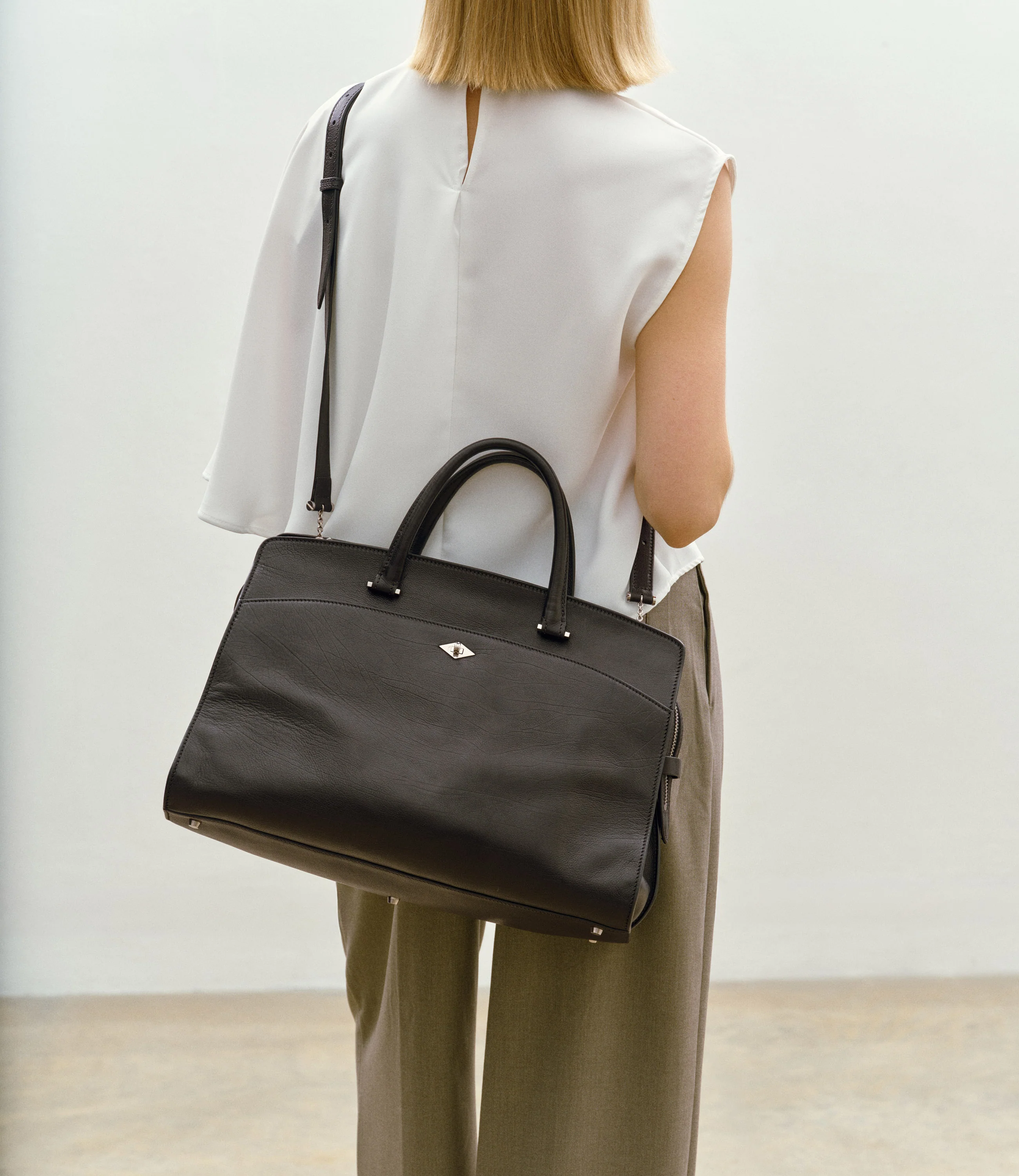 Private Eye Large Marianne Black - Image 4