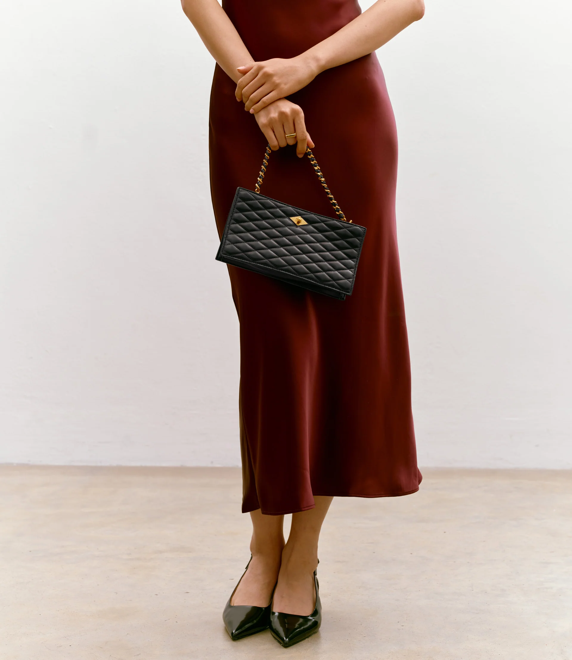 Small Chain Strap Elvis Black with Gold Hardware - Image 5